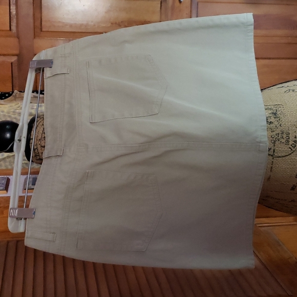 NWOT Gap tan size 8 jean mini skirt. Never worn - Picture 4 of 4